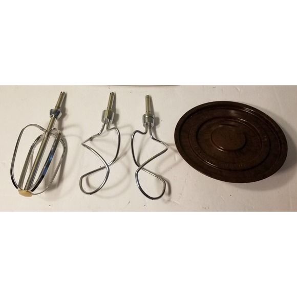 Vintage SUNBEAM DELUXE Mixmaster Mixer 12 Speed 1-7A Dough Hooks and Glass Bowls - Picture 9 of 12